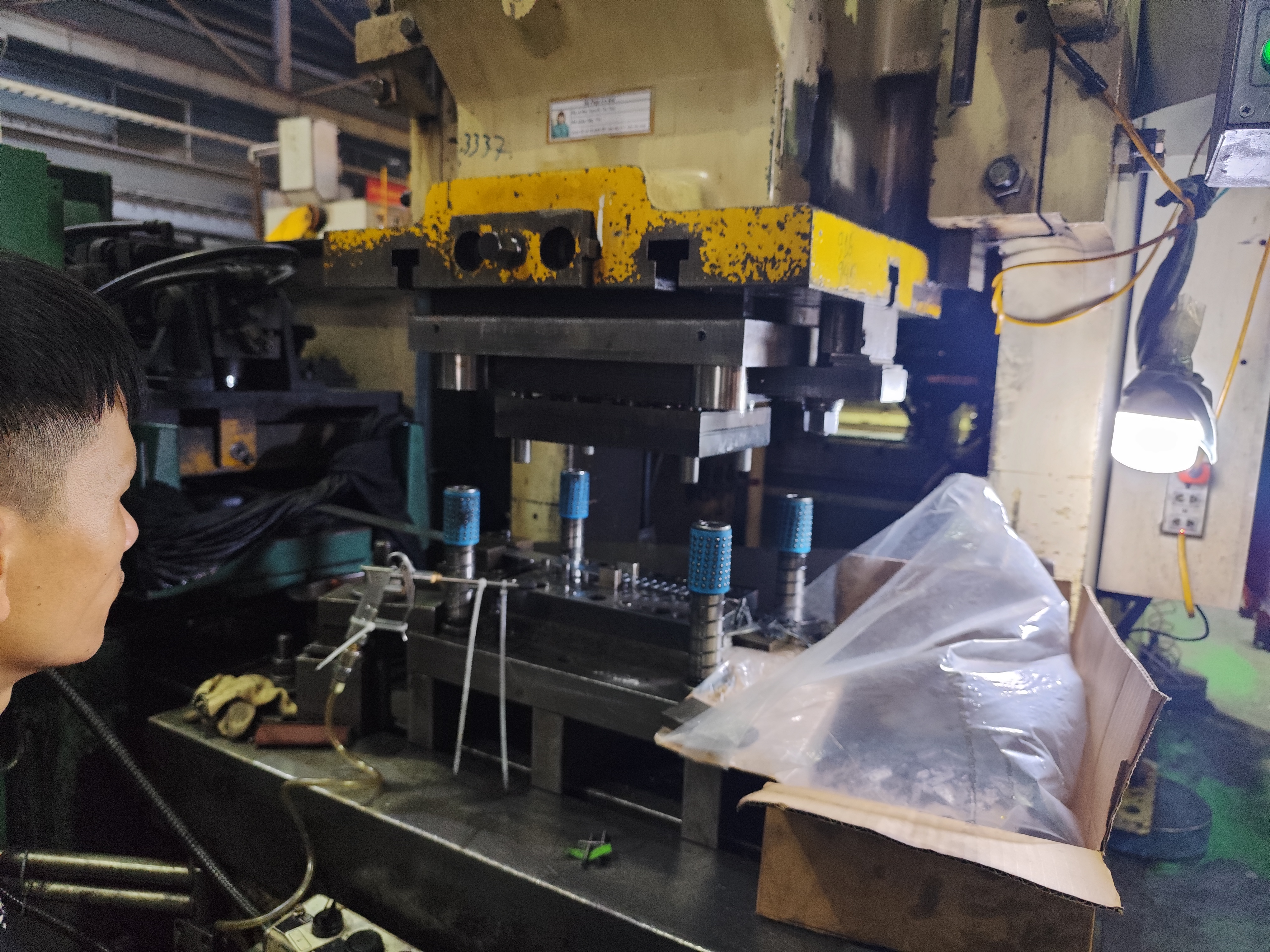 Stamping machine 2.jpg